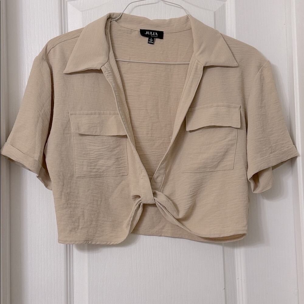 Julia Short Sleeve Deep V Neck Twist Front Solid Pullover Crop Top w/ Pocket szL